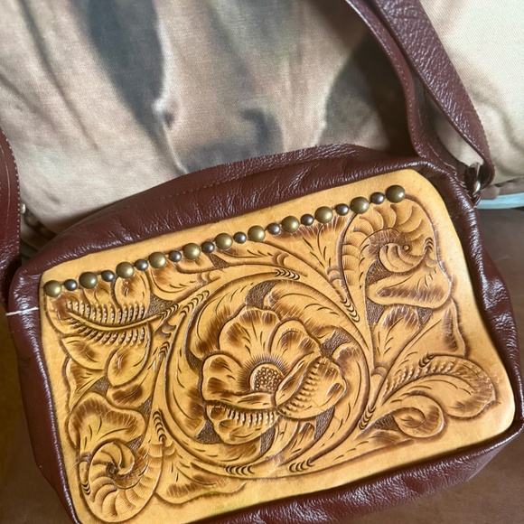 RARE FIND! JUAN ANTONIO Tooled Floral Luxury Leather Studded Crossbody - Picture 6 of 8